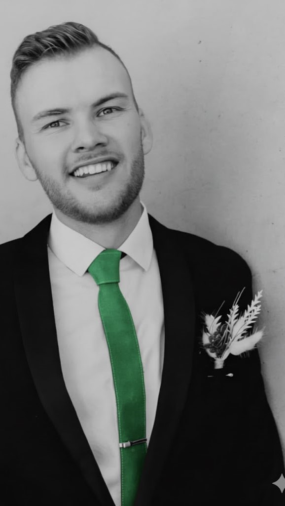 Portrait of Dijon Pienaar, Data Analyst at Olive Sketchpad.